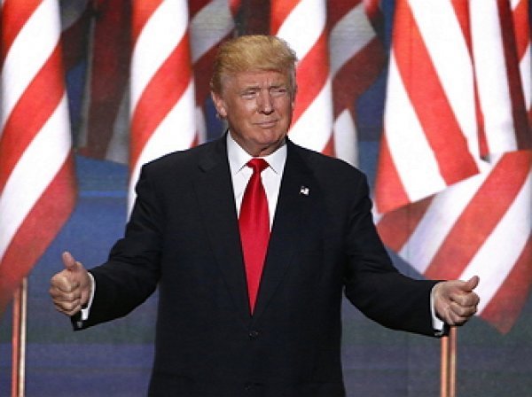 Трамп в гонке за популярностью опередил Клинтон