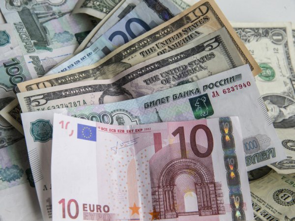 Курс доллара и евро на сегодня, 4 октября 2016: банк России снизил курсы доллара и евро