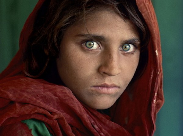 Арестованной "афганской девочке" со знаменитой обложки National Geographic грозит 14 лет тюрьмы (ФОТО)
