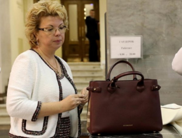 Часы за 1 млн и сумки за 200 тысяч: СМИ оценили аксессуары депутатов Госдумы 7-го созыва (ФОТО)