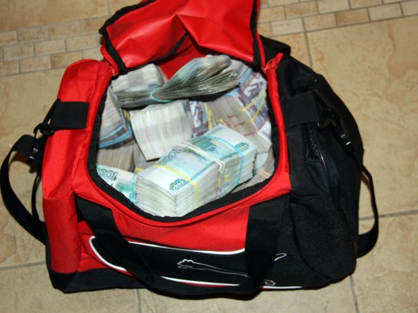 В Москве у бизнесмена отобрали сумку с 20 млн рублей