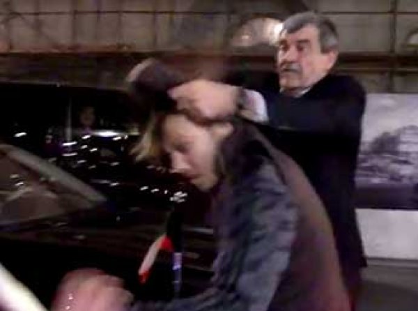 Активисты "СтопХама" устроили драку с водителем авто посольства Кувейта в Москве (ВИДЕО)