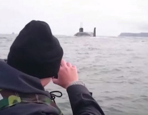 Youtube ВИДЕО всплытия атомной подлодки К-550 рядом с рыбаками стало хитом в Интернете (ВИДЕО)