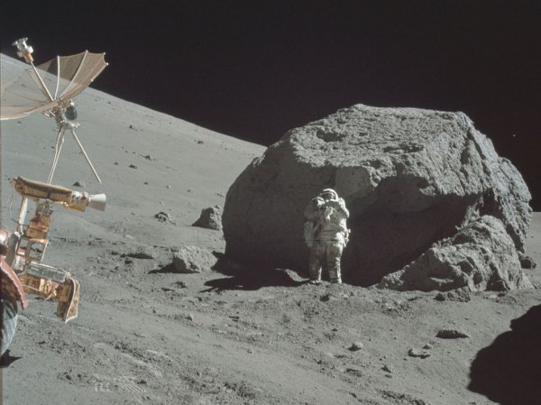 "Аполлон-17" предоставил очередные доказательства существования инопланетян (ФОТО, ВИДЕО)
