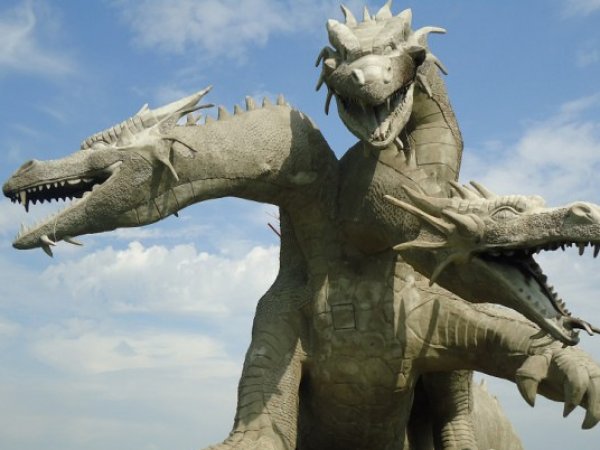 ФОТО в Инстаграм прославило 15-метровую статую Змея Горыныча в Липецкой области