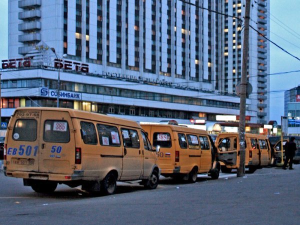 Жители Москвы требуют уволить чиновника-миллиардера за отмену маршруток