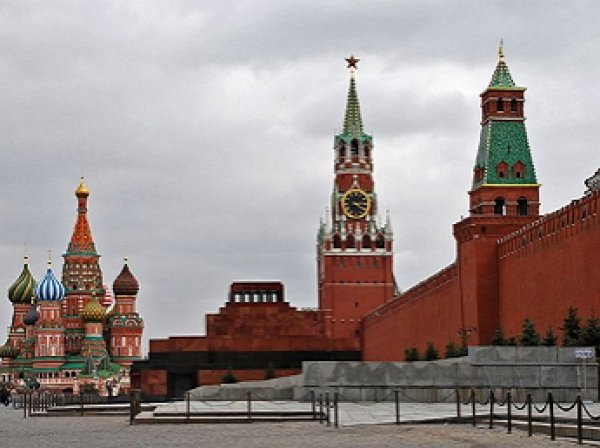 СМИ: В Кремле рекомендовали чиновникам вернуть детей в Россию