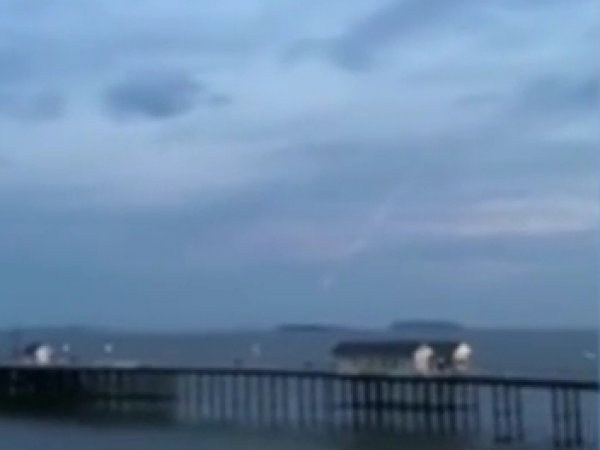 На YouTube появилось уникальное ВИДЕО падения метеорита в море
