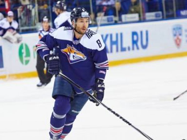 Нападающий "Металлурга" Войтек Вольски попал в реанимацию после матча КХЛ