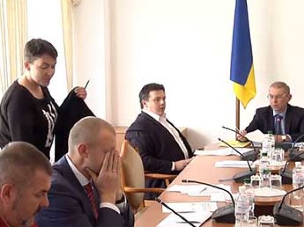 Савченко устроила скандал и сорвала заседание Рады Украины по обороне (ВИДЕО)