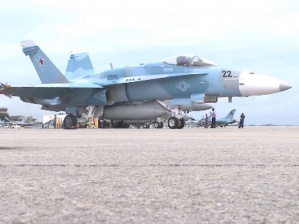 Американцы перекрасили самолет F/A-18 под Су-34 ВКС РФ, используемые в Сирии (ФОТО, ВИДЕО)