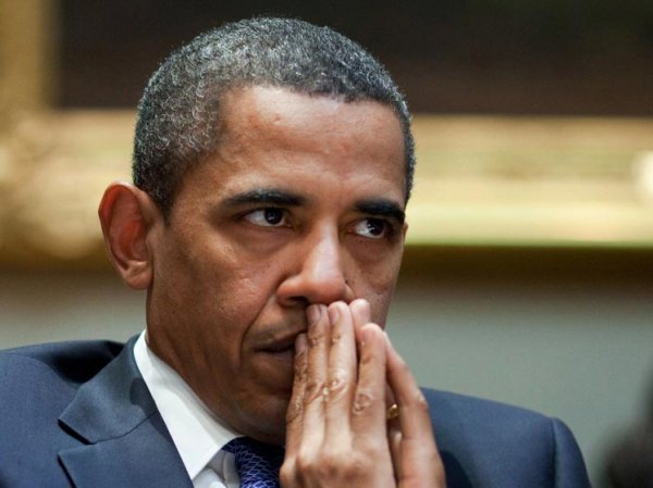Обама доказал, что он не демон, понюхав себя с трибуны (ВИДЕО)