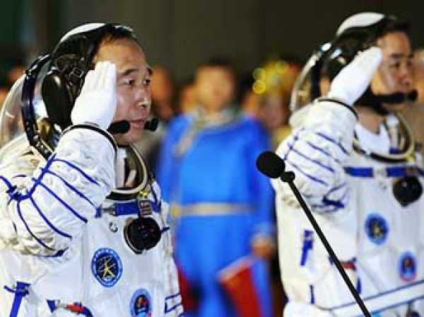 Китай успешно запустил космический корабль «Шэньчжоу-11» (ВИДЕО)