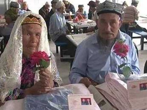 В Китае 114-летняя женщина вышла замуж за 71-летнего мужчину