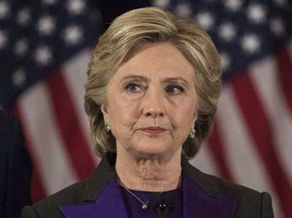 Клинтон впервые после выборов заметили в публичном месте (ФОТО)