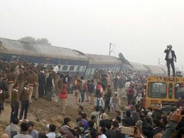 В Индии поезд сошел с рельсов: свыше 100 человек погибли (ФОТО)