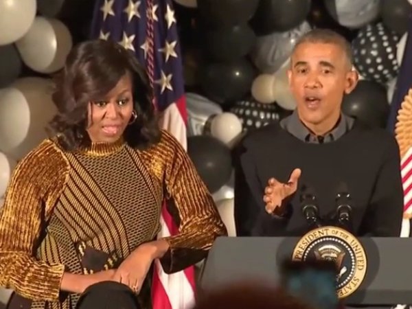 Youtube ВИДЕО: Барак и Мишель Обама станцевали "зомби-танец" в Белом доме