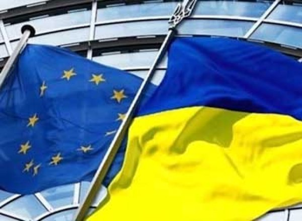 Страны ЕС условно отменили визы граждан Украины