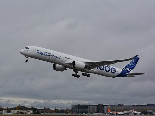 Крупнейший Airbus A350-1000 впервые поднялся в воздух (ВИДЕО, ФОТО)