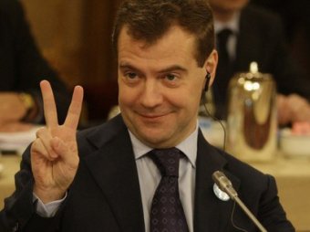 Медведев пообещал россиянам не снижать температуру горячей воды в домах