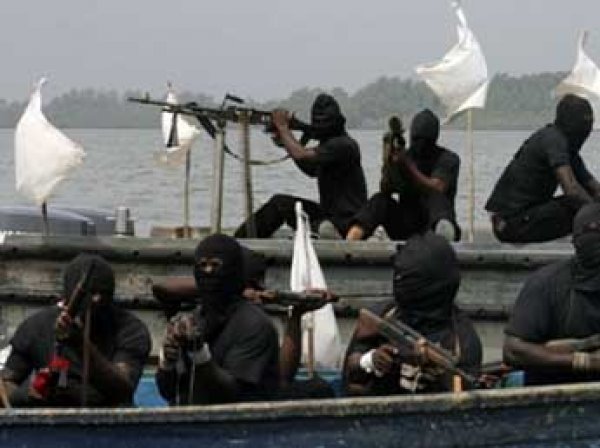 СМИ сообщили о захвате пиратами у берегов Бенина судна с россиянами