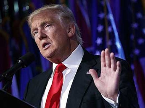 "Сборище лжецов!": Трамп на закрытой встрече устроил выволочку СМИ США
