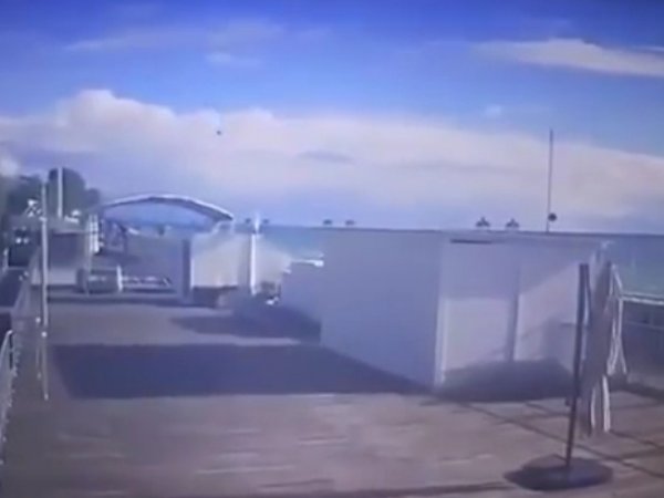 Падение вертолета в Сочи попало на ВИДЕО