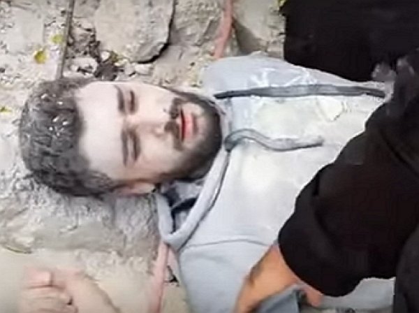 Youtube "взорвало" ВИДЕО с «ожившим мертвецом» после авиаудара в Сирии