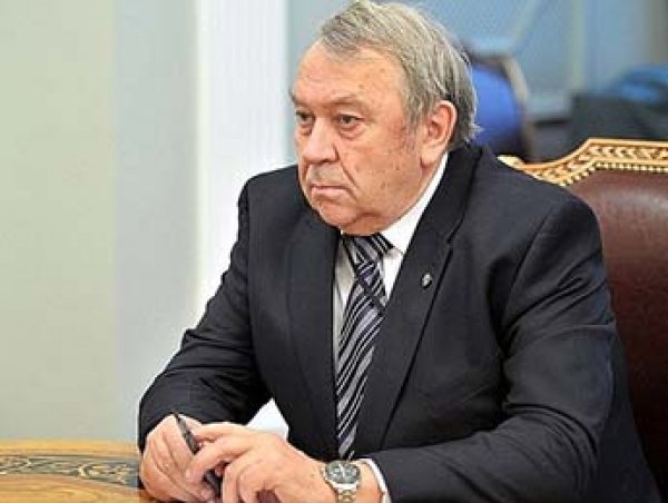 Глава РАН не будут трудоустраивать уволенных Путиным чиновников