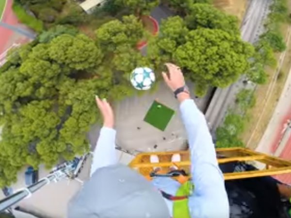 Ютуб ВИДЕО: чудо-трюк Луиса Суареса с мячом за сутки посмотрели на Youtube свыше 1,6 млн человек