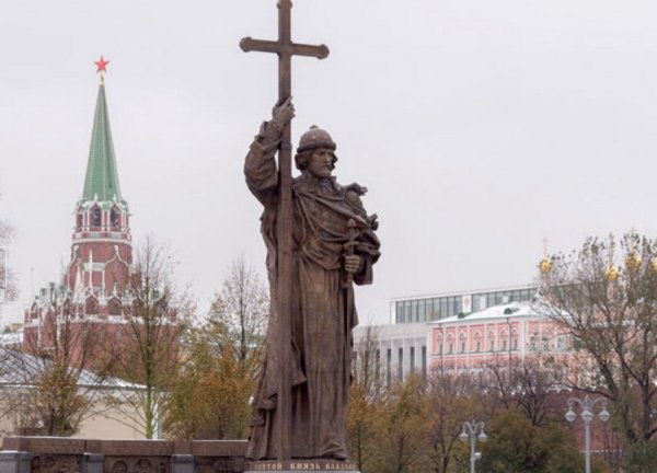 Открытие памятника князю Владимиру состоялось в Москве в День народного единства 4 ноября (ФОТО, ВИДЕО)
