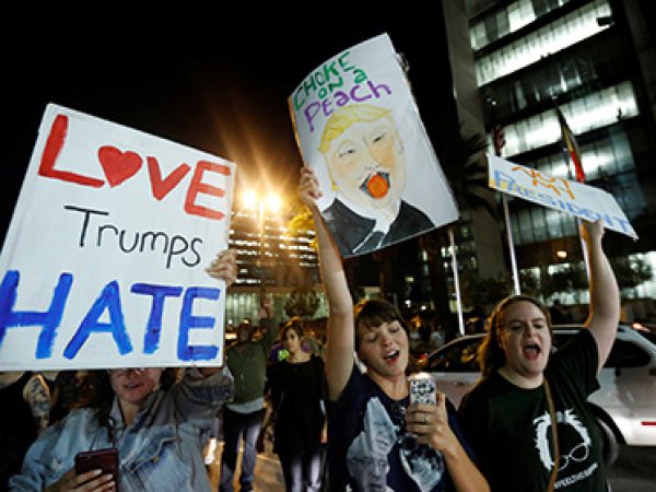 Протесты против Трампа в США переросли в погромы (ВИДЕО)