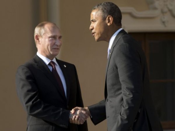 "Рукопожатие Путина с мертвой рыбой": встреча Путина и Обамы на саммите АТЭС в Перу стала объектом насмешек в Сети (ФОТО, ВИДЕО)