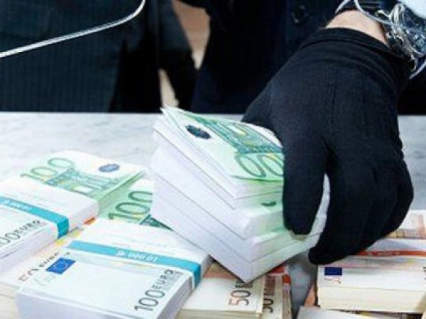 В Москве неизвестные в масках и бронежилетах ограбили банк