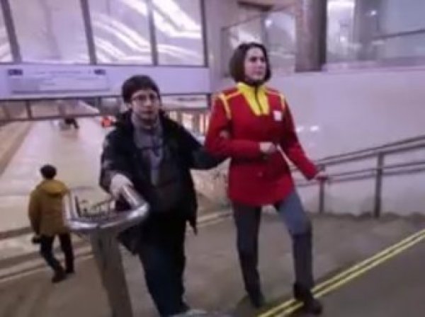 YouTube ВИДЕО флешмоба Mannequin Challenge в московском метро появилось в Сети