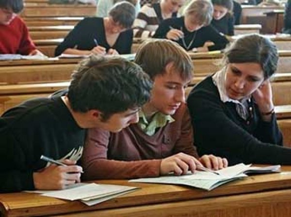 В Госдуме принимают закон о запрете учебы за границей для детей чиновников