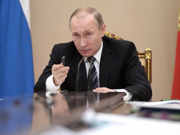 Путин уволил чиновников, избравшихся в РАН