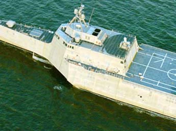 Корабль ВМС США получил полуметровую пробоину при форсировании Панамского канала (ВИДЕО)