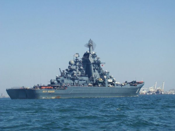 Селфи матроса "Петра Великого" позволило определить точные координаты крейсера ВМФ РФ (ФОТО)