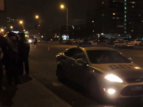 Маршрутка задавила людей на остановке в Москве: опубликовано видео момента наезда