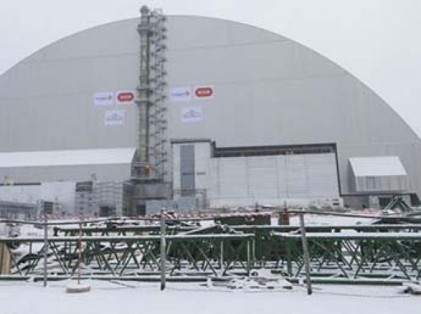 Энергоблок АЭС в Чернобыле накрыли новым саркофагом (ФОТО)