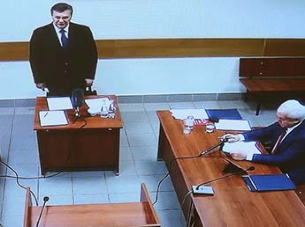 Киев санкционировал задержание Януковича, а тот в Москве рассказал о госперевороте на Украине
