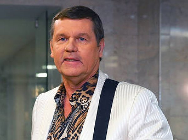 Заподозренный в мошенничестве бард Новиков скрылся из России