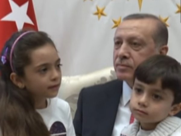 Эрдоган встретился с девочкой из Алеппо, писавшей об ужасах российских обстрелов (ФОТО, ВИДЕО)
