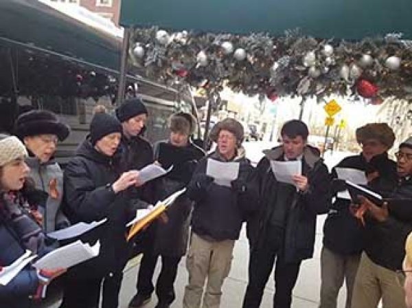 Американцы в Нью-Йорке спели гимн России в память о жертвах крушений Ту-154 (ВИДЕО)