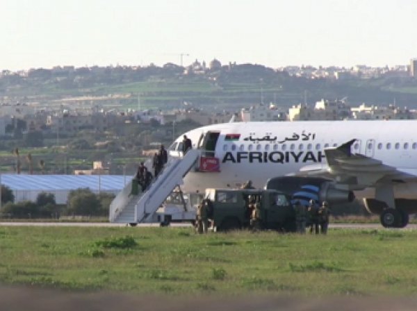 Задержание угонщиков самолёта на Мальте попало на ВИДЕО