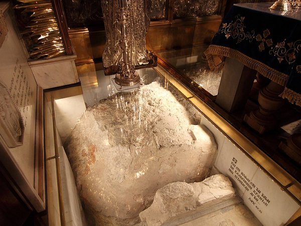 СМИ: загадочные силы мешают ученым изучать Гроб Господень (ВИДЕО)