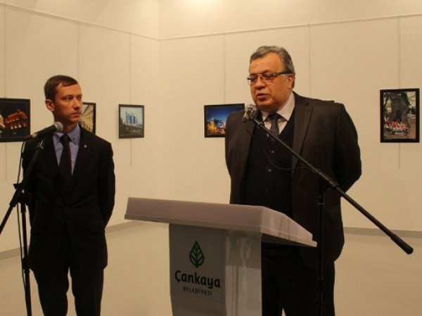 Соцсети возмутил пост Захаровой об убийстве посла в Анкаре (ФОТО)