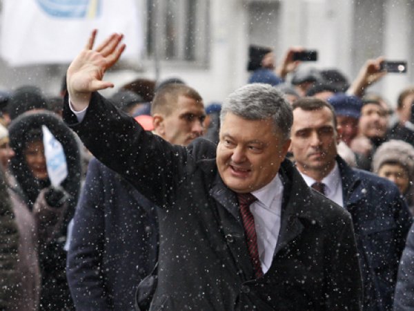СМИ: на новогоднем корпоративе у Порошенко депутаты устроили две "шикарные драки"