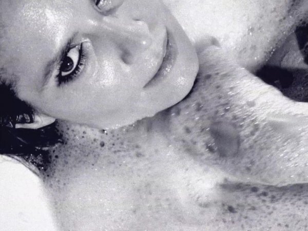 В YoyTube появилось ВИДЕО с абсолютно голой Хайди Клум в ванне